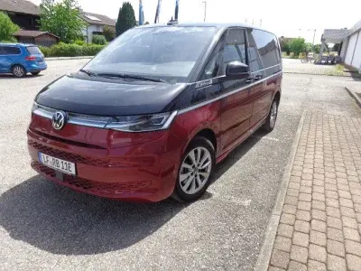 Gebraucht VW Multivan Style 150 PS (110 kW) 2023 Rot Van / Kleinbus