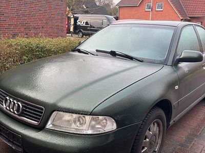 Grün Gebraucht 1999 Audi A4 Limousine | 900 € (Guter Preis)