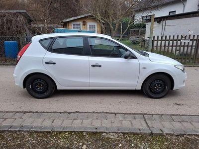 Gebraucht Hyundai i30 Comfort 109 PS (80 kW) 2010 Weiß Limousine