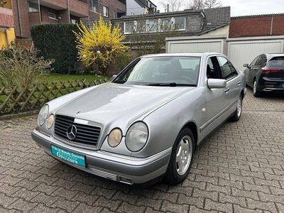 Gebraucht Mercedes E200 Elegance 136 PS (100 kW) 1996 Silber Limousine