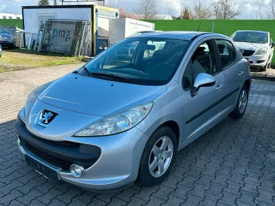 Gebraucht Peugeot 207 95 PS (69 kW) 2008 Silber Limousine