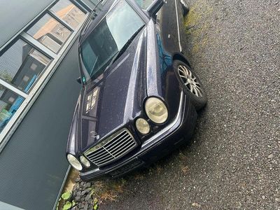 Mercedes E200