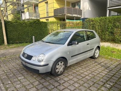 Usado VW Polo 64 HP (47 kW) 2002 Cinzento Citadino