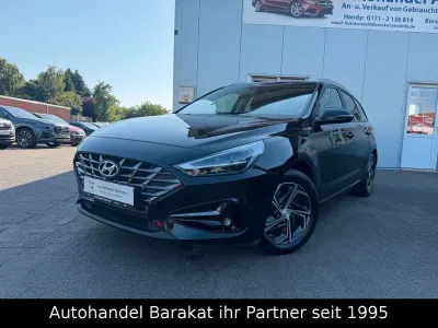 Gebraucht Hyundai i30 Intro Edition 116 PS (85 kW) 2020 Schwarz Kombi