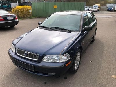 Gebraucht Volvo V40 122 PS (89 kW) 2000 Blau Kombi