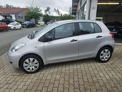 Gebraucht Toyota Yaris Cool 69 PS (50 kW) 2009 Silver mica metallic Kleinwagen