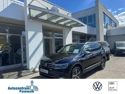 Gebraucht VW Tiguan Allspace Highline 239 PS (175 kW) 2020 Deep black perleffekt (metallic) SUV