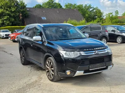 Gebraucht Mitsubishi Outlander Diamant Edition 150 PS (110 kW) 2015 Pantherschwarz (p) SUV