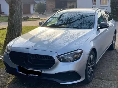 Gebraucht Mercedes E220 Avantgarde 194 PS (142 kW) 2021 Silber Kombi