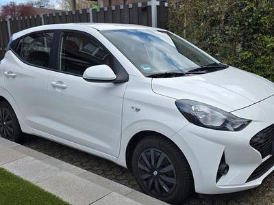 Gebraucht Hyundai i10 67 PS (49 kW) 2024 Weiß Kleinwagen