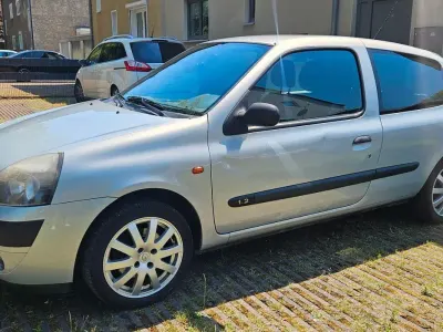 Gebraucht Renault Clio Authentique 59 PS (43 kW) 2002 Grau Limousine