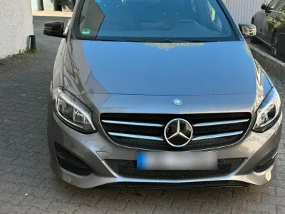 Gebraucht Mercedes B200 Urban 136 PS (100 kW) 2016 Grau Kleinwagen