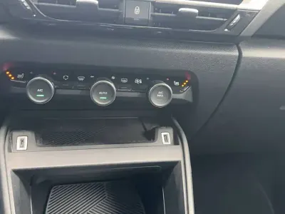 Gebraucht Citroën C4 Feel 131 PS (96 kW) 2022 Grau Limousine