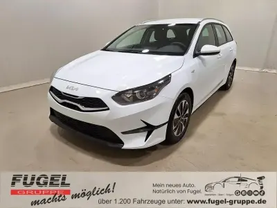 Neu Kia Ceed Sportswagon Play 2025 Weiss Kombi