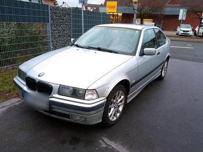Grau Gebraucht 1998 BMW 316 Coupé | 1.000 €