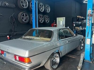 Gebraucht Mercedes 280 176 PS (129 kW) 1978 Silber Coupé