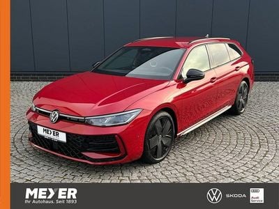 Chilirot metallic Neu 2025 VW Passat R-line Kombi | 46.889 € (Superpreis)
