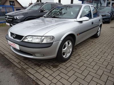 Second-hand Opel Vectra Comfort 101 CP (74 kW) 1999 Argintiu Berlinǎ