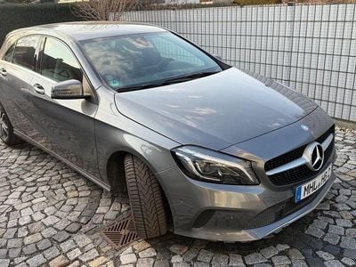 Gebraucht Mercedes A200 Urban 156 PS (114 kW) 2016 Silber Limousine