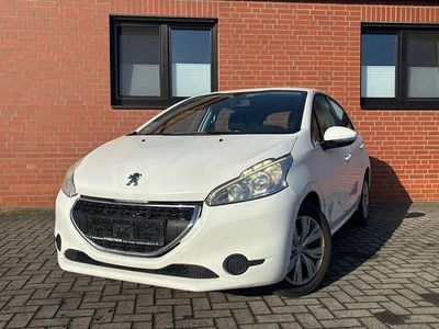 Gebraucht Peugeot 208 Active 82 PS (60 kW) 2015 Weiß Kleinwagen