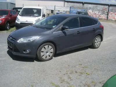 Gebraucht Ford Focus Titanium 182 PS (133 kW) 2011 Midnight skygrau metallic Kleinwagen