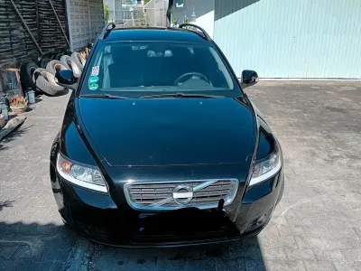 Używany Volvo V50 108 KM (79 kW) 2010 Czarny Kombi