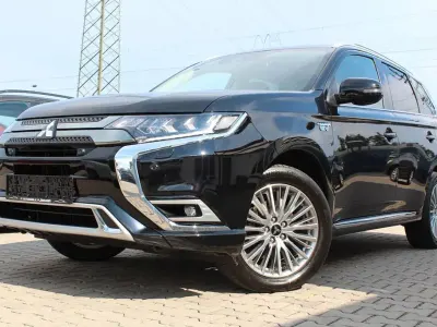 Gebraucht Mitsubishi Outlander P-HEV Plus 224 PS (164 kW) 2020 Schwarz SUV