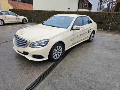 Beige Gebraucht 2015 Mercedes E200 Limousine | 5.355 €