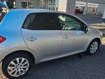 Gebraucht Toyota Auris 90 PS (66 kW) 2010 Silber Kleinwagen