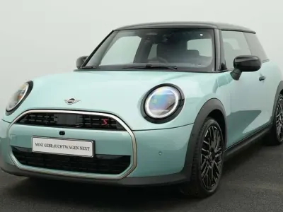 Occasion Mini Cooper S Favoured 204 PK (150 kW) 2025 Groen Hatchback