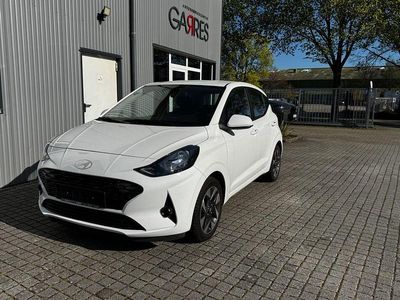 Gebraucht Hyundai i10 Trend 67 PS (49 kW) 2023 Weiß Kleinwagen