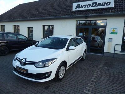 Weiß Gebraucht 2016 Renault Mégane III Authentique Limousine | 7.485 € (Teuer)