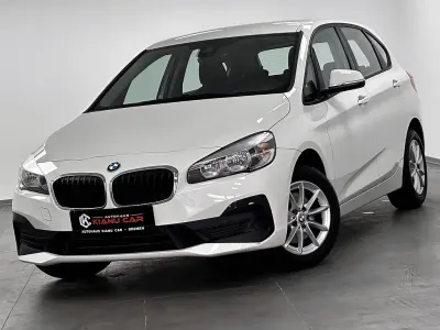 Gebraucht BMW 218 Active Tourer Sport Line 150 PS (110 kW) 2019 Weiß Van / Kleinbus