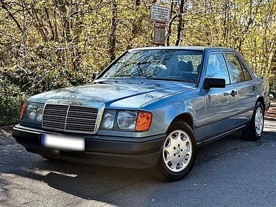 Usata Mercedes 200 105 CV (77 kW) 1988 Blu Berlina