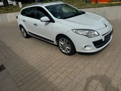 Gebraucht Renault Mégane GrandTour Luxe 130 PS (95 kW) 2010 Weiß Kombi