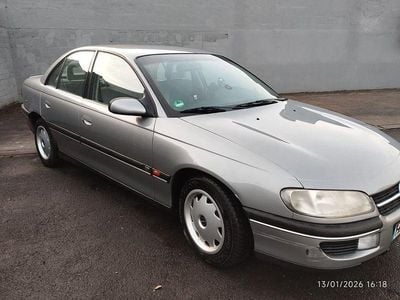 Grau Gebraucht 1995 Opel Omega Limousine | 1.750 €