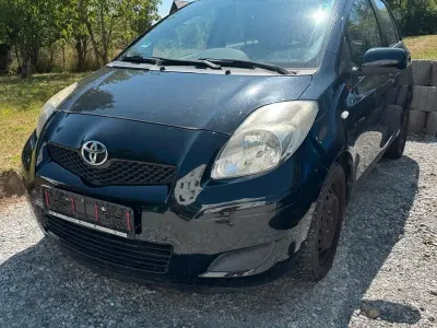 Gebraucht Toyota Yaris 101 PS (74 kW) 2009 Schwarz Kleinwagen