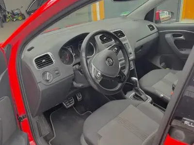 Gebraucht VW Polo Allstar 90 PS (66 kW) 2016 Rot Limousine
