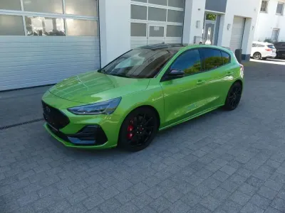 Gebraucht Ford Focus ST 280 PS (205 kW) 2023 Grün Limousine