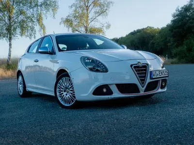 Gebraucht Alfa Romeo Giulietta 170 PS (125 kW) 2011 Weiß Kleinwagen