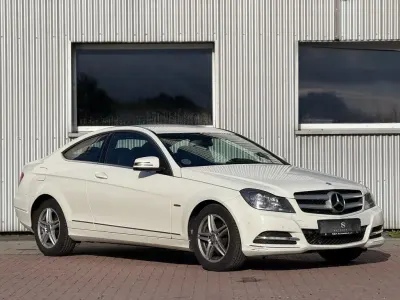 Gebraucht Mercedes C220 170 PS (125 kW) 2011 Calcitweiss  unilack Coupé