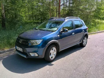 Używany Dacia Sandero Stepway 90 KM (66 kW) 2018 Niebieski Sedan/Limuzyna