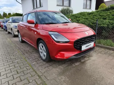 Ny Suzuki Swift Comfort 83 HK (61 kW) 2026 Rød Hatchback