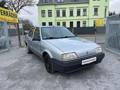 Blau Gebraucht 1990 Renault 19 Kleinwagen | 2.999 €