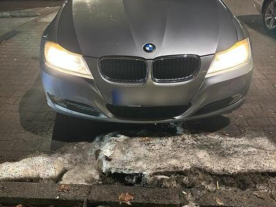 Gebraucht BMW 320 170 PS (125 kW) 2009 Braun Limousine