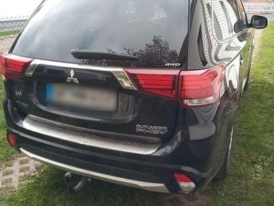 Gebraucht Mitsubishi Outlander P-HEV Plus 204 PS (150 kW) 2016 Schwarz SUV