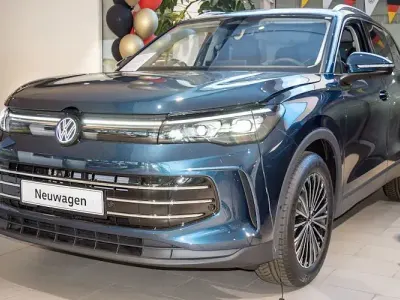 Neu VW Tiguan Elegance 150 PS (110 kW) 2026 Blau SUV