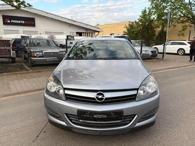 Usata Opel Astra GTC Edition 105 CV (77 kW) 2005 Argento Utilitaria