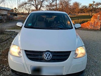 Gebraucht VW Fox 54 PS (39 kW) 2010 Weiß Kleinwagen