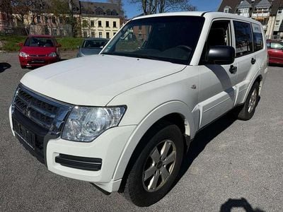 Usata Mitsubishi Pajero Basis 190 CV (139 kW) 2018 Bianco SUV